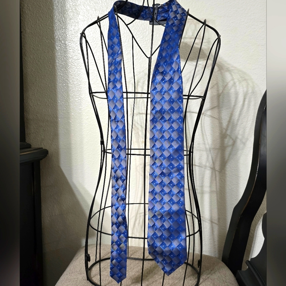 ARROW Silk Men's Tie Blue Diamond Print Standard